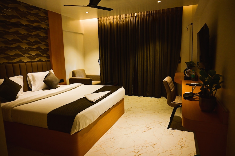 Deluxe Room - Photo 9