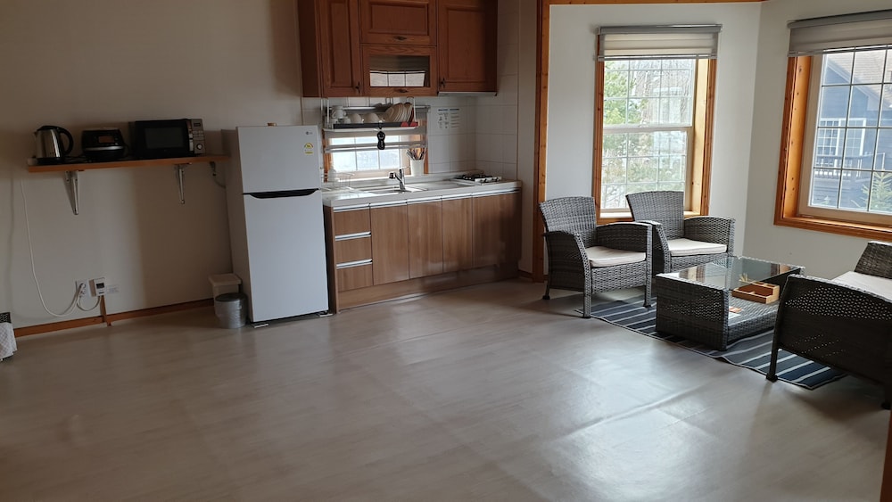 Family Room (201) photo 3