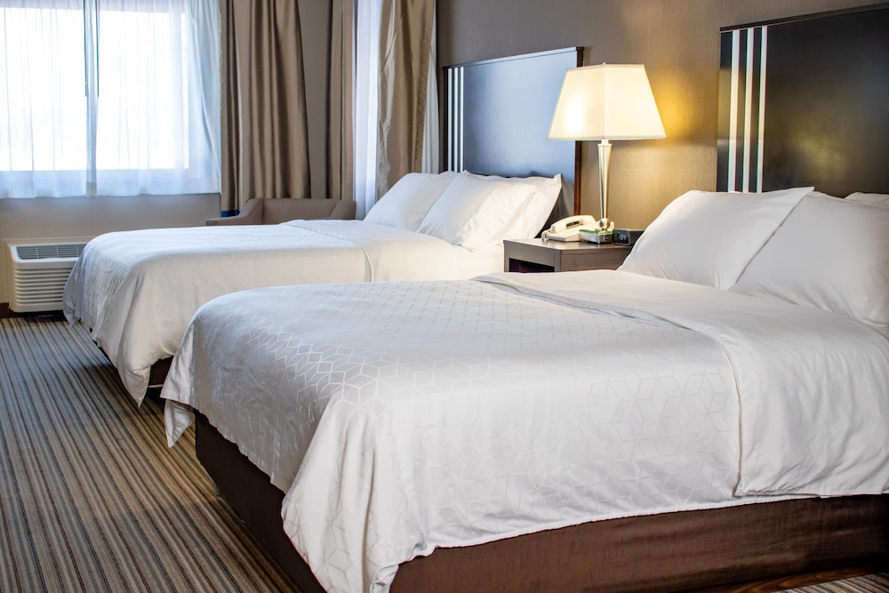 Suite, 1 King Bed, Lake View (Additional Living Area) - Photo 3