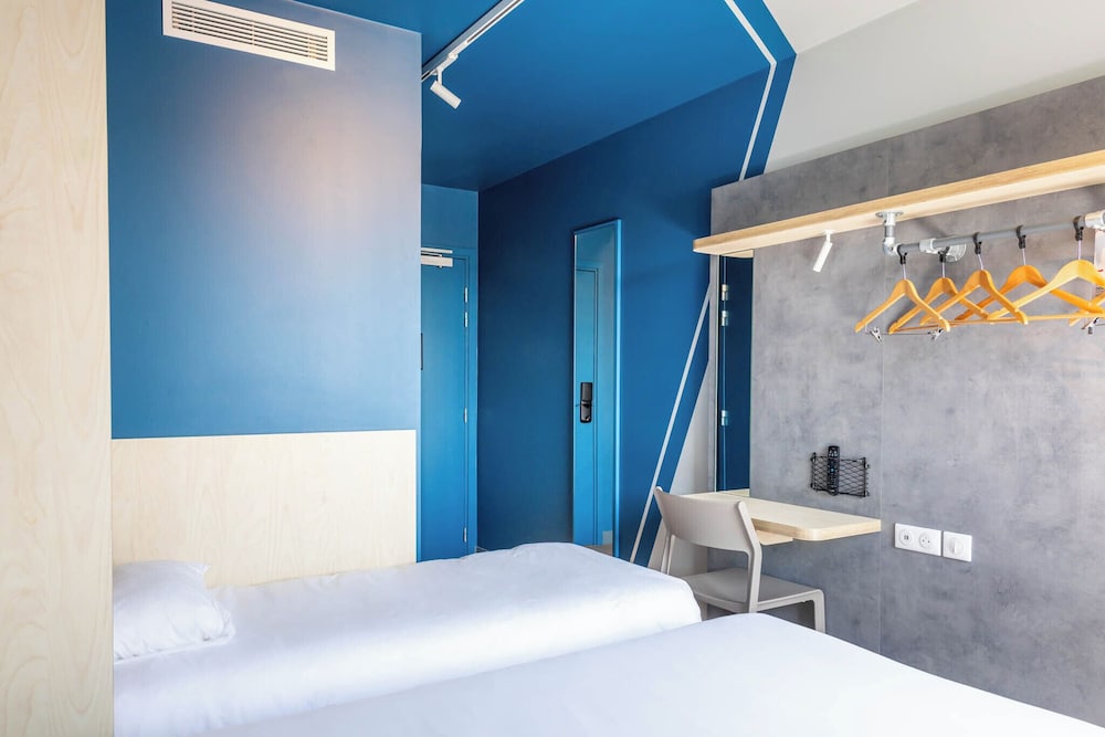 Standard Room, Multiple Beds photo 2