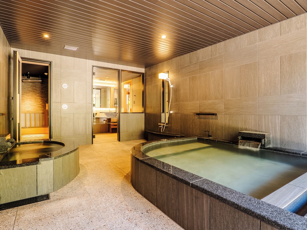 Luxury Suite, Private Bathroom, Garden View photo 3