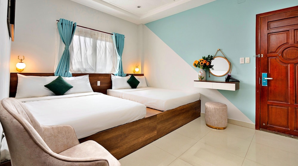 Classic Triple Room, City View