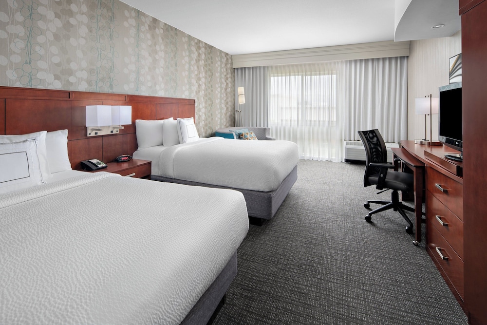 Room, Multiple Beds - Photo 1