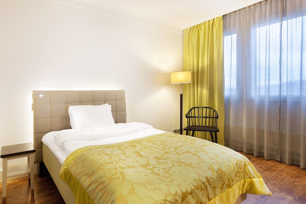 Standard Single Room (Front Manor)