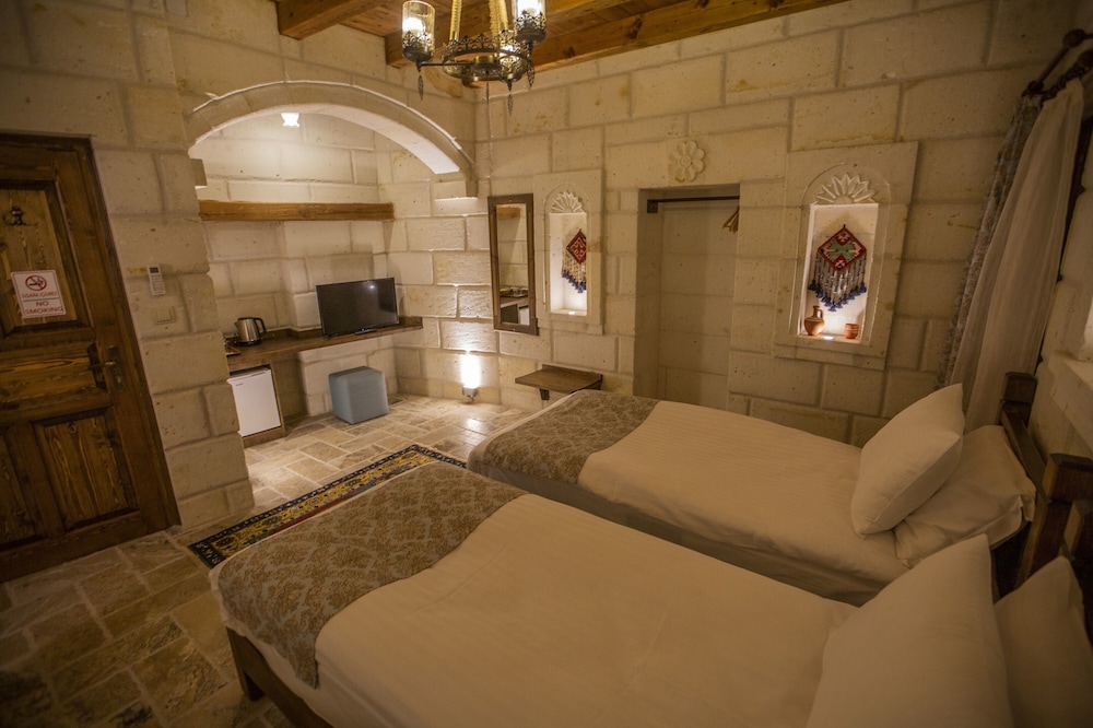 Twin Stone Room