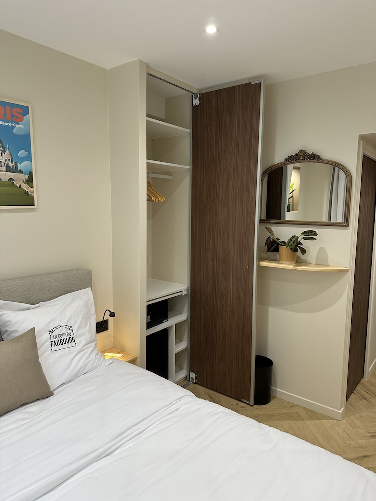 City Room photo 2