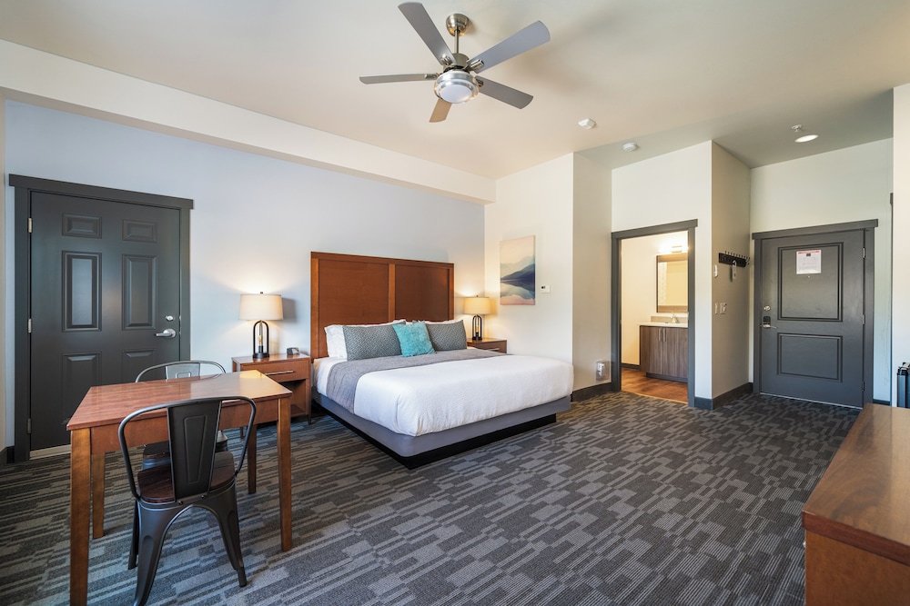 Deluxe Room, 1 King Bed