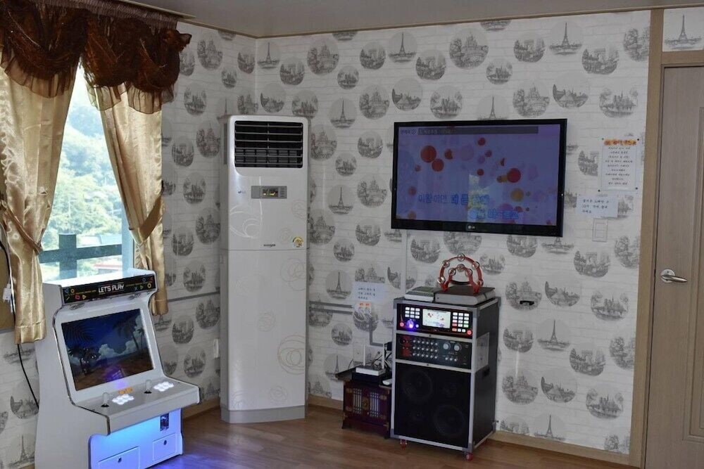 Room (Star)