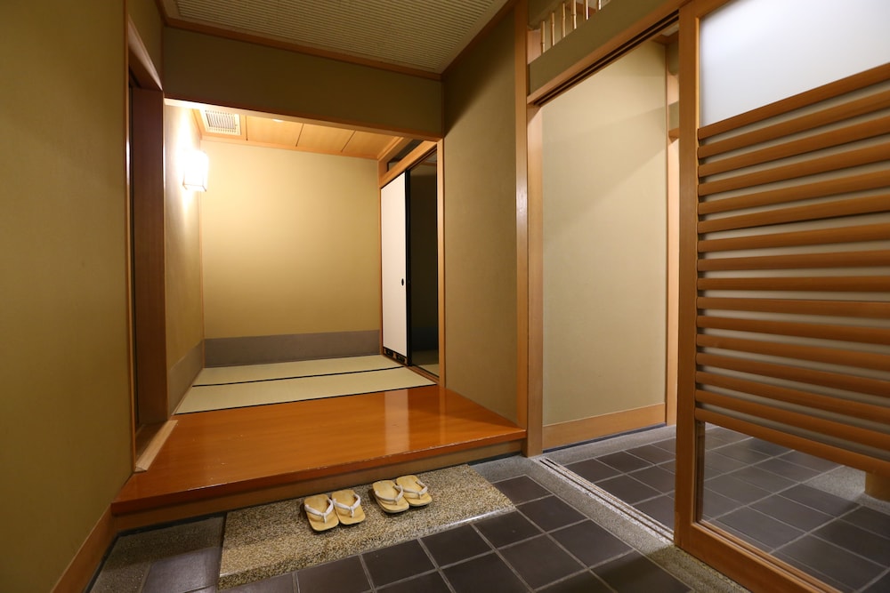 Japanese Style Deluxe Suite (Momoyama-dai) photo 3