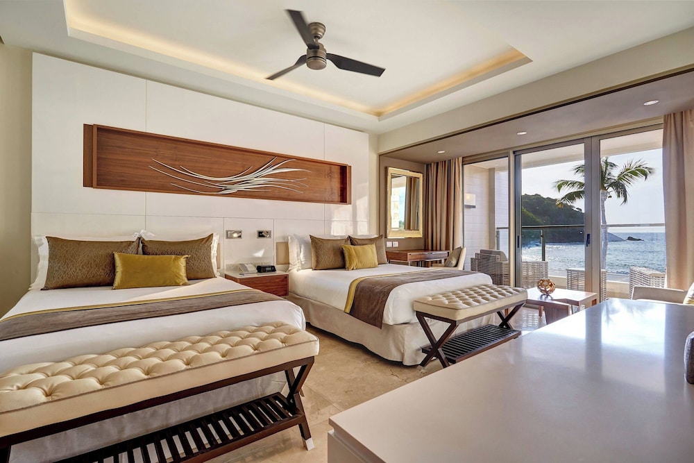 Luxury Chairman Two Bedroom Suite Ocean Front Swim Out Diamond Club - Photo 22