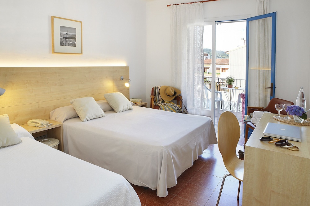 Triple Room, Balcony (Air Conditioned)