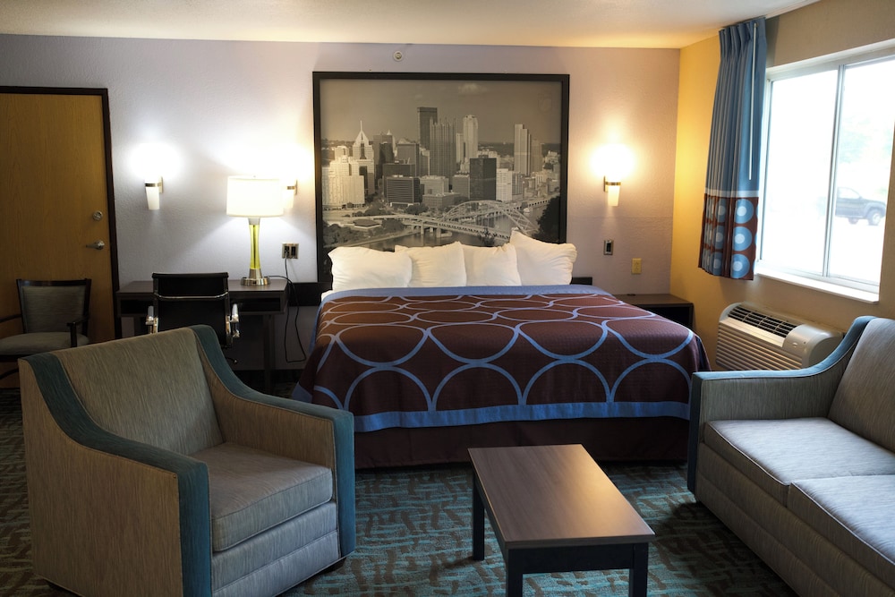 Deluxe Studio Suite, 1 King Bed, Non Smoking photo 3