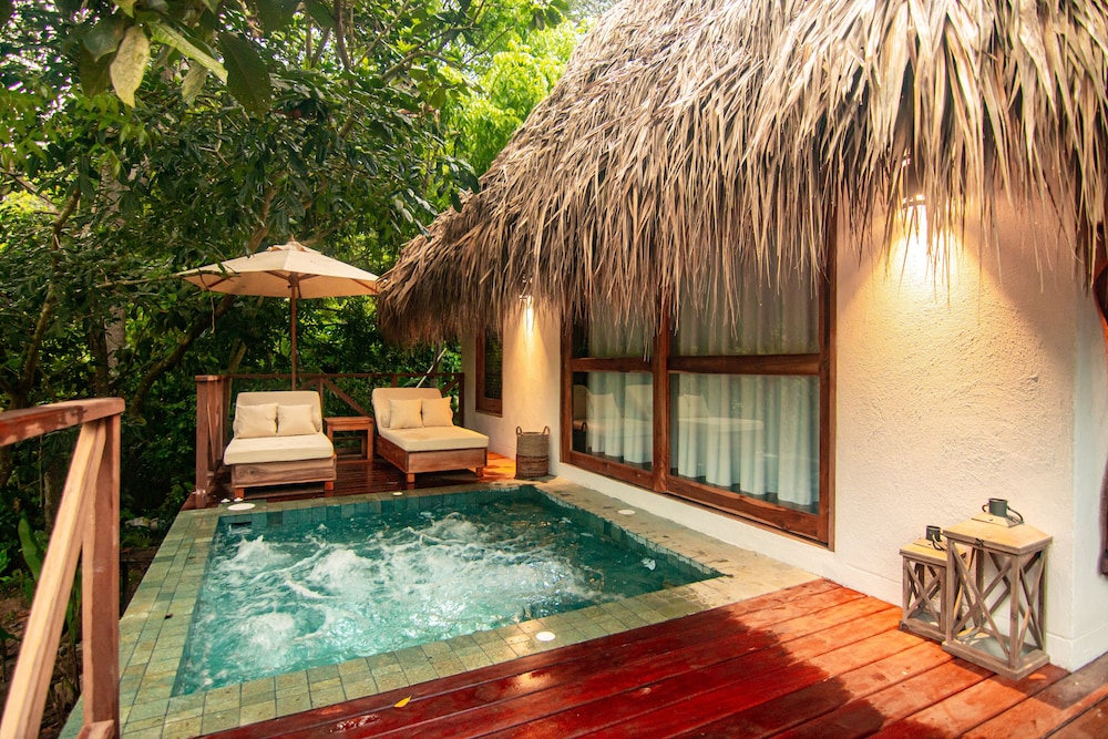 Deluxe Suite, 1 King Bed, Hot Tub