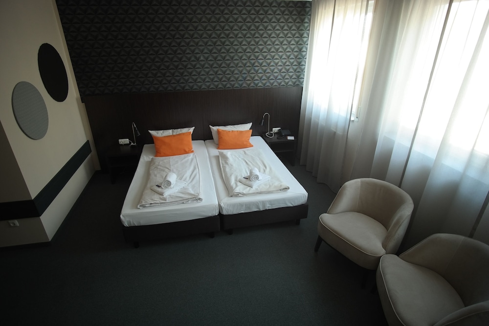 Standard Double or Twin Room - Photo 6