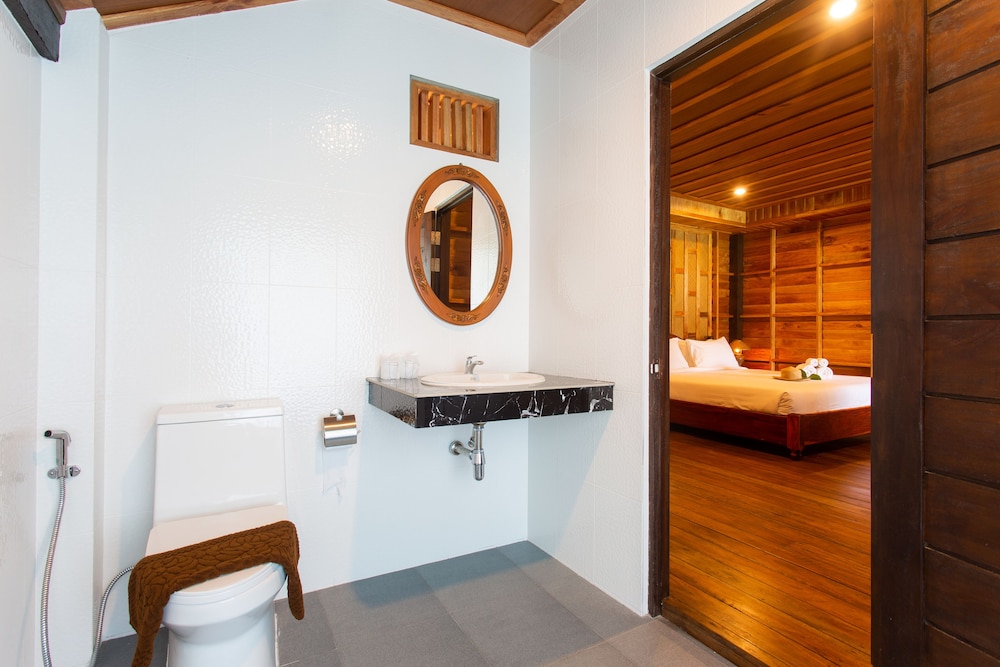 Deluxe Room, Beachfront (Free pick up and dop off at Mae Haad) - Photo 7