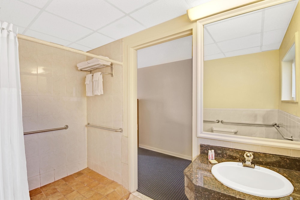 Room, Accessible - Photo 4