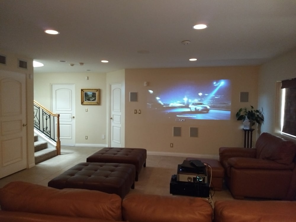 Luxury Apartment, 2 Bedrooms, Accessible, City View (Whole First Floor) photo 2