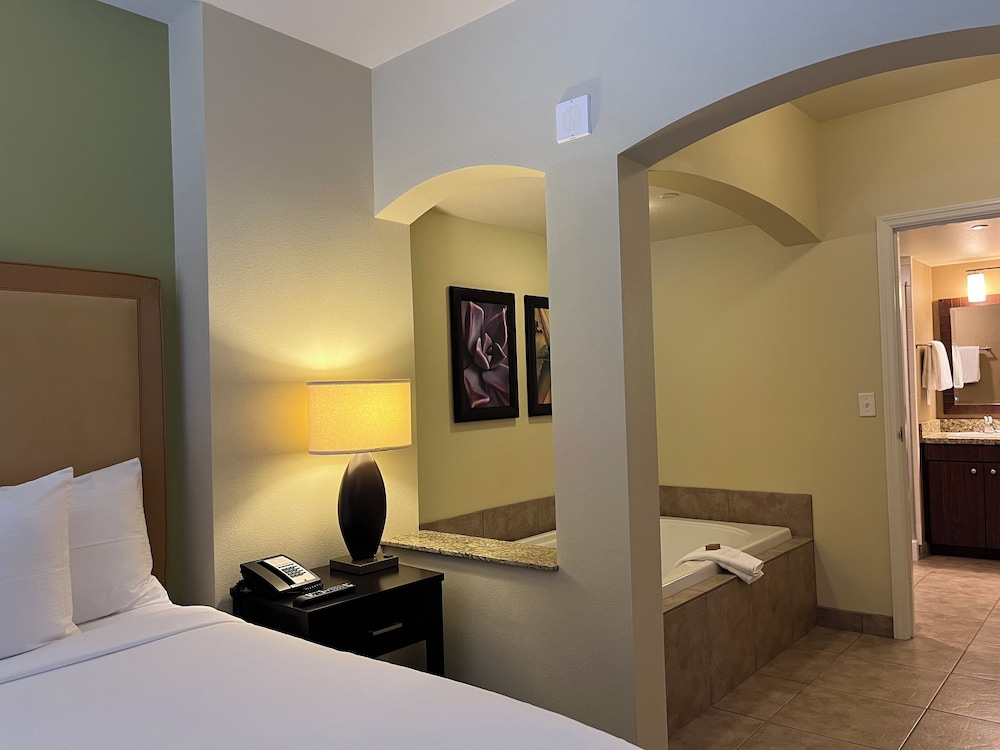 One Bedroom King Suite - Photo 4