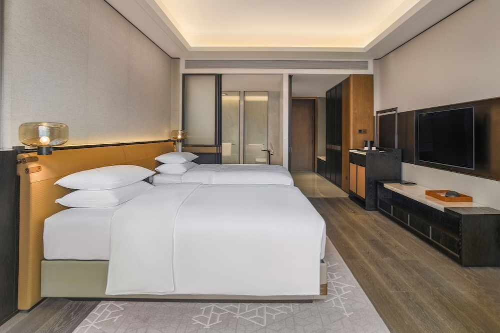 Club Room, 1 Double Bed, Lake View photo 2