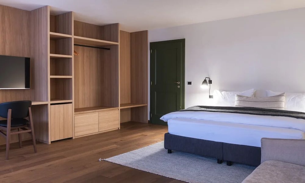 Signature Suite