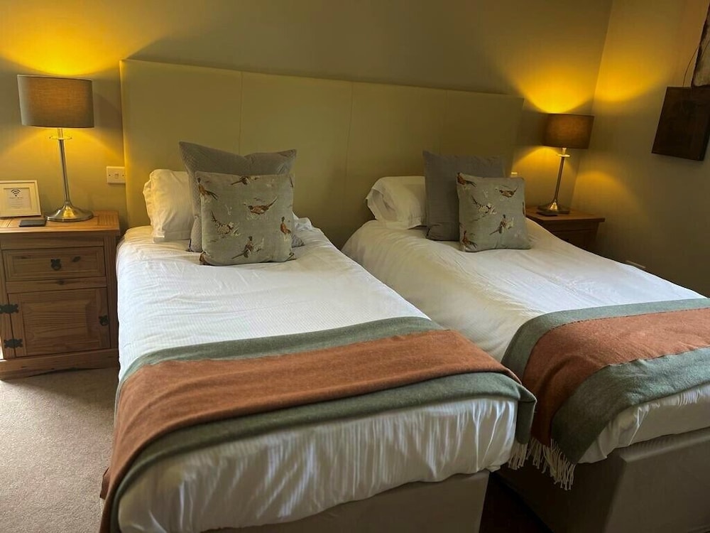 Double or Twin Room - Photo 6