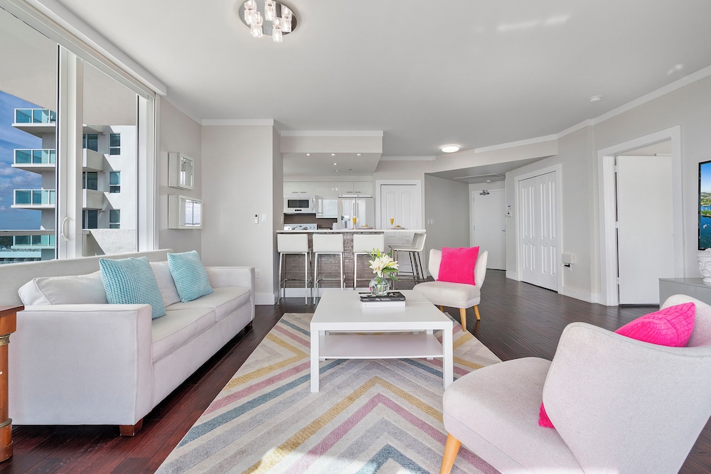Presidential Apartment, 2 Bedrooms, Balcony, Ocean View1002 photo 2