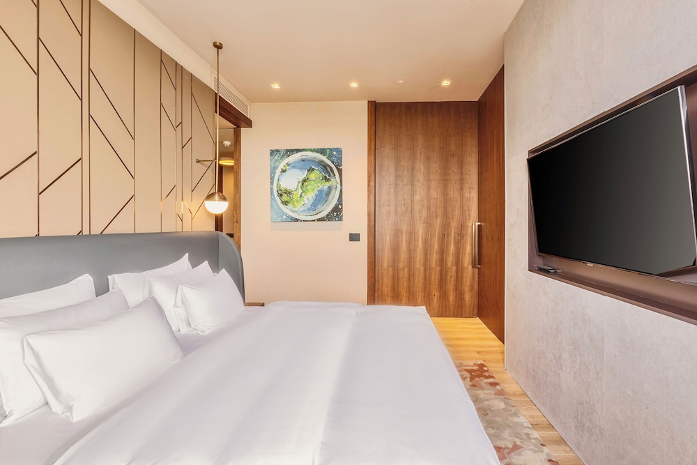 Executive Suite - Photo 5
