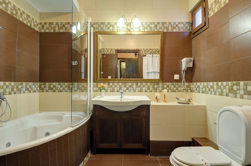 Basic Double or Twin Room, Lake View photo 3