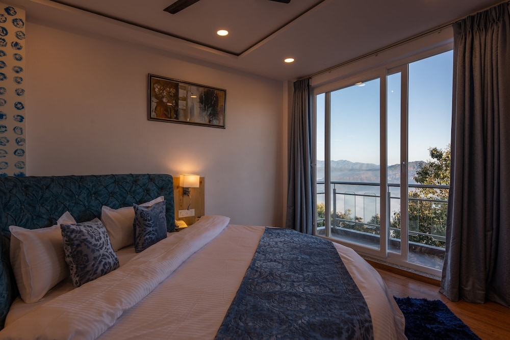 Honeymoon Suite - Photo 5