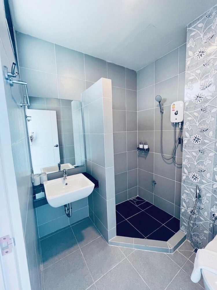 Deluxe Room - Photo 5