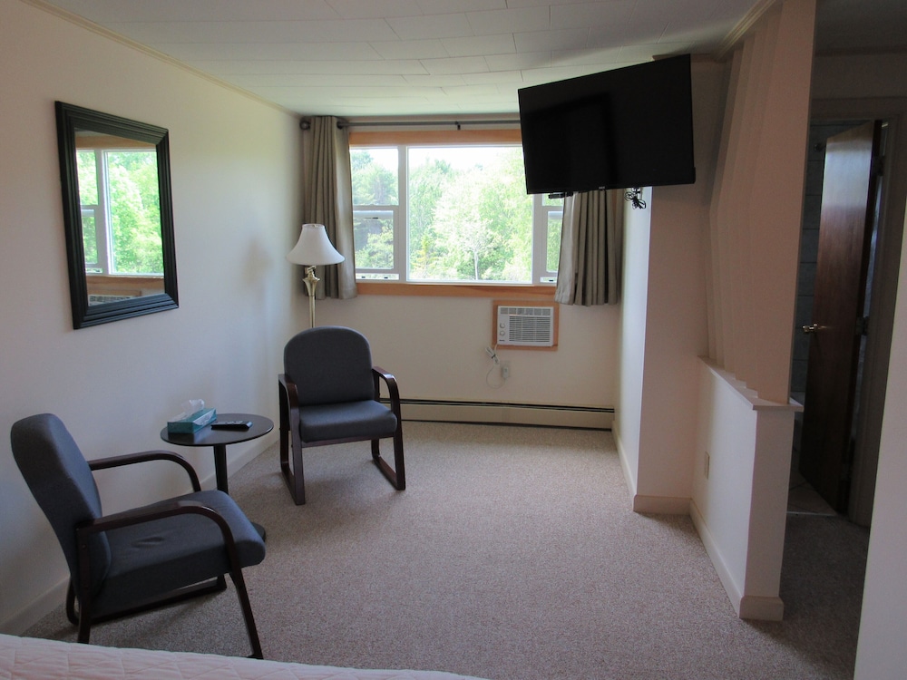 Standard Room, 1 Queen Bed photo 3