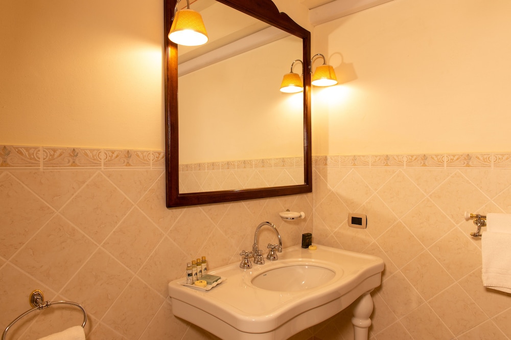 Suite - Photo 23