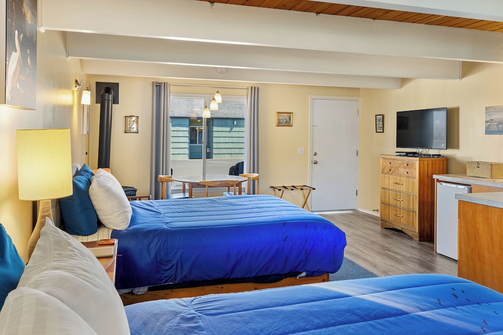 Double Room, 2 Queen Beds photo 2