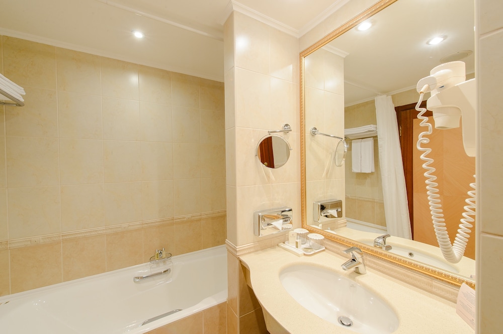 Business Room photo 2