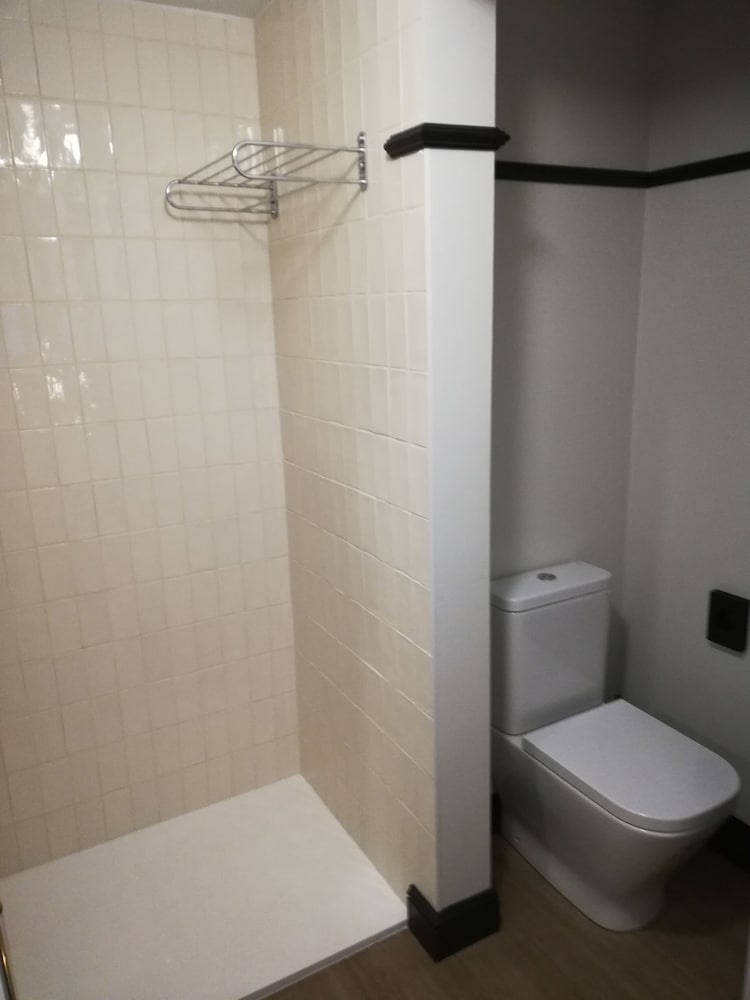 Double Room - Photo 13