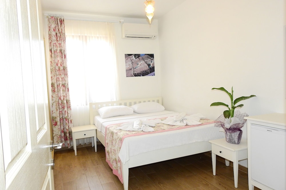 Standard Double or Twin Room photo 3