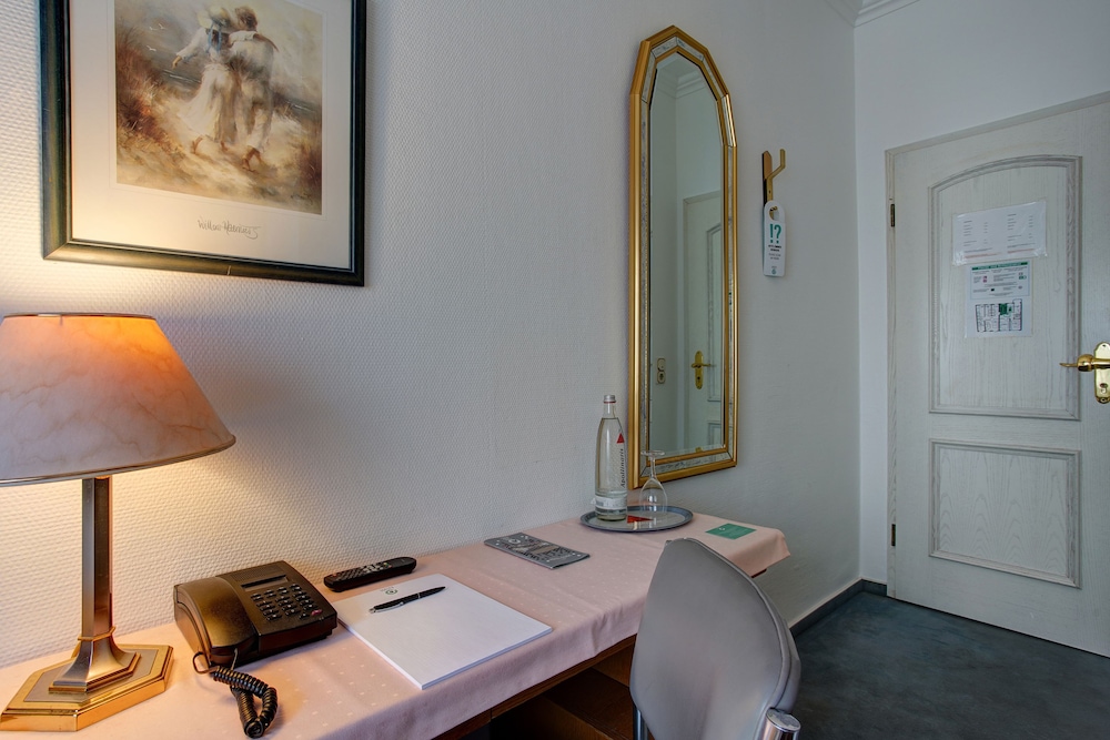 Standard Room, 2 Twin Beds photo 2