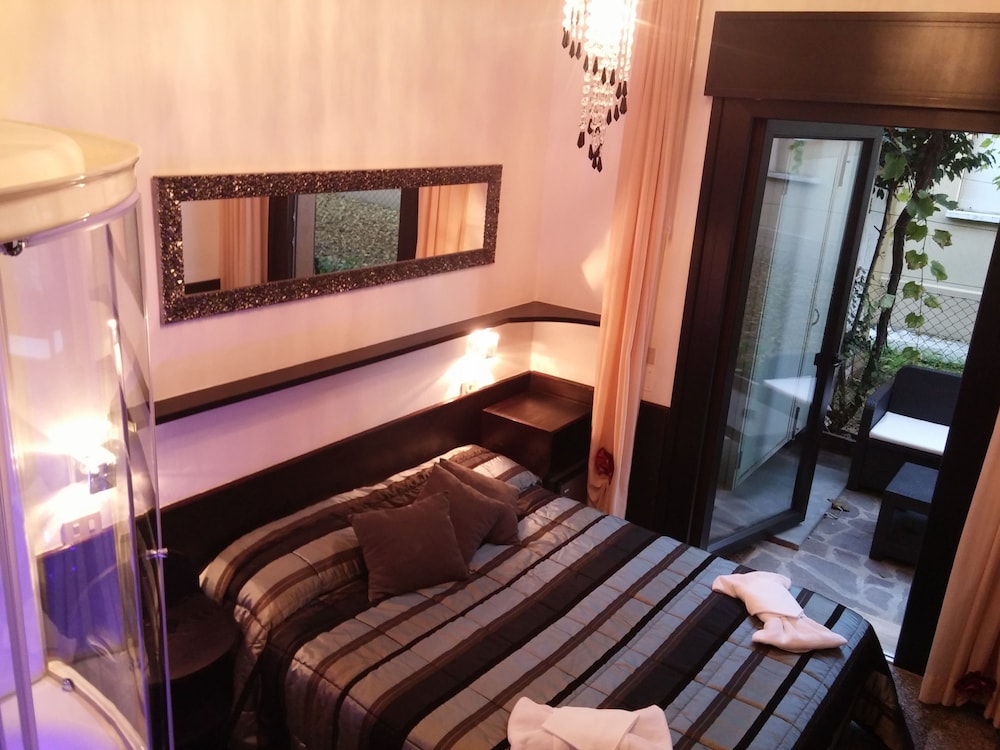 Romantic Double Room, Hot Tub - Photo 5