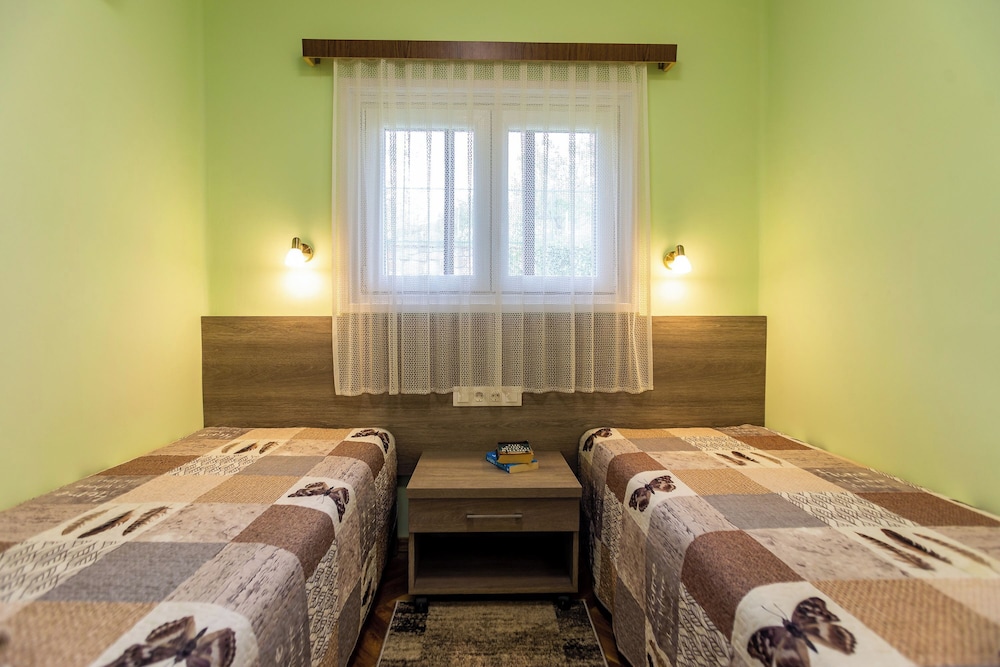 Standard House, Multiple Bedrooms, 2 Bathrooms, Lakeside (House Hortenzia Lake View) photo 1