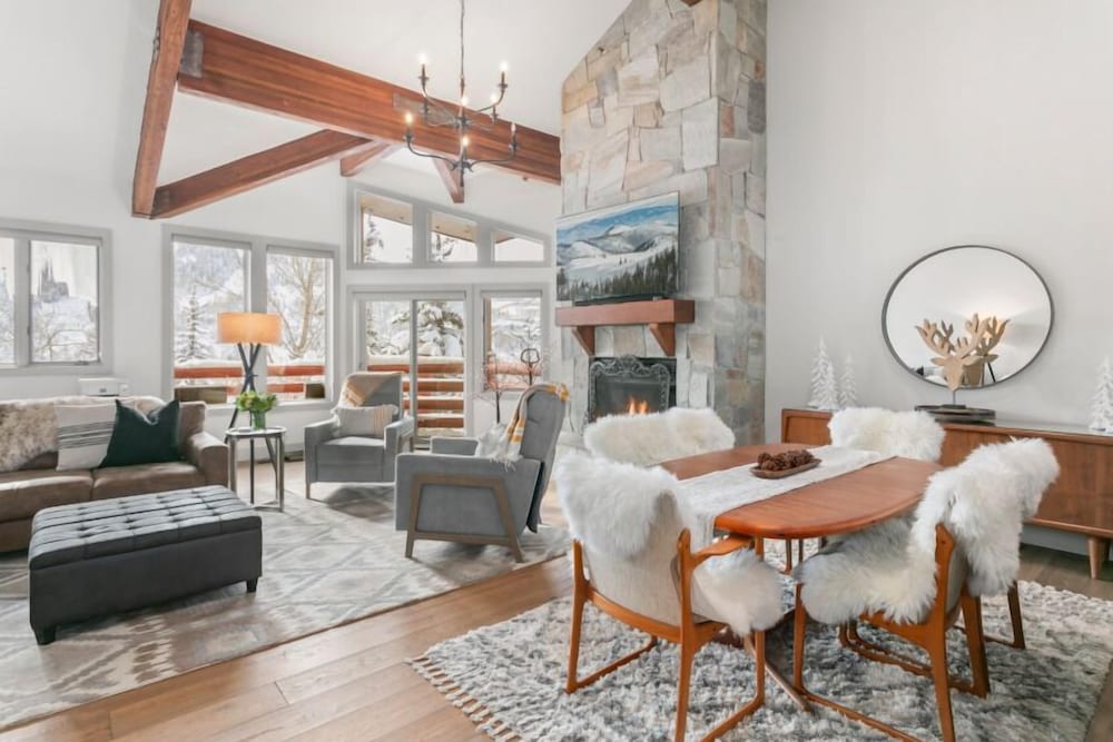 Condo, 2 Bedrooms
