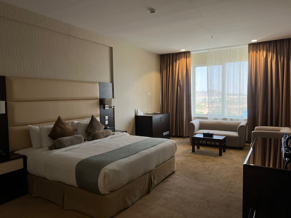 Premier Room, 1 Queen Bed, City View photo 2