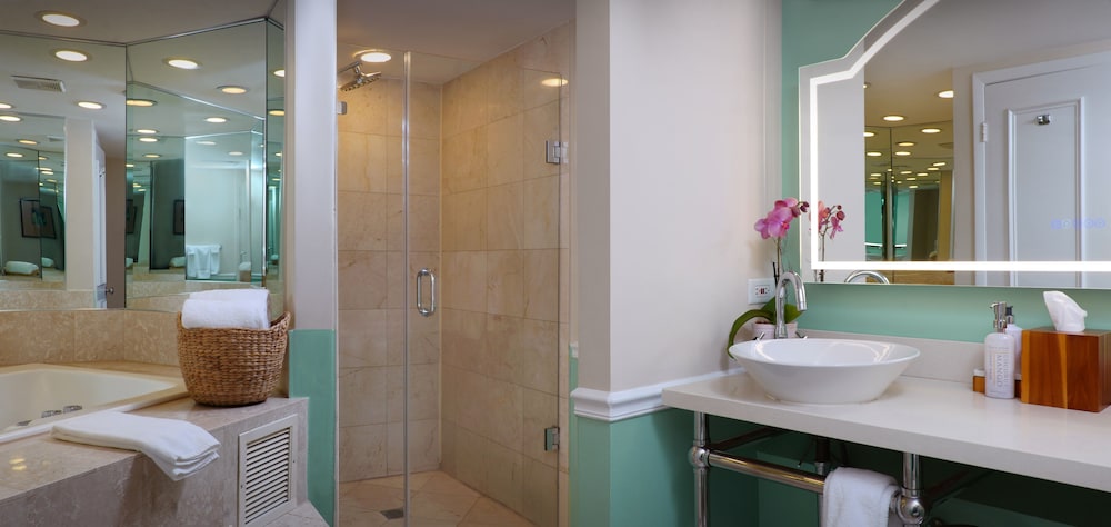 Suite, 1 Bedroom, Partial Harbor View