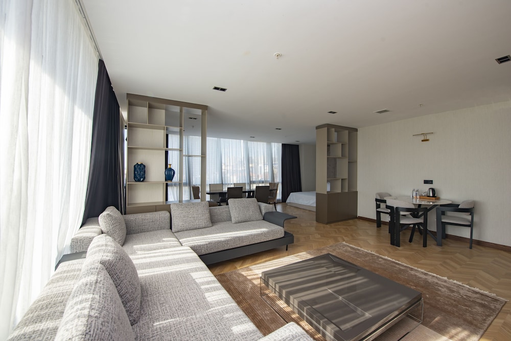Deluxe Suite photo 1