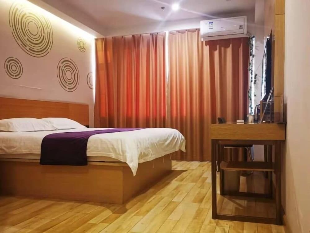 Room, 1 King Bed photo 2