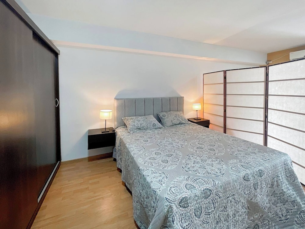 Apartment, Multiple Bedrooms, Smoking, Balcony