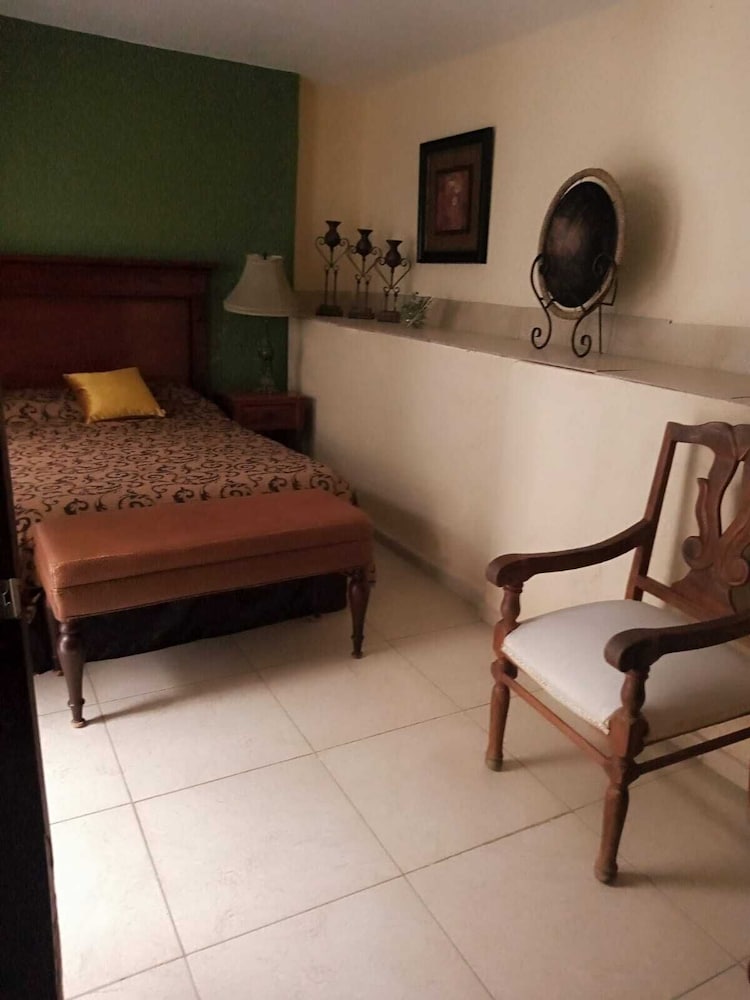 Suite 1 photo 3