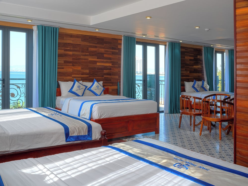Premium Quadruple Room