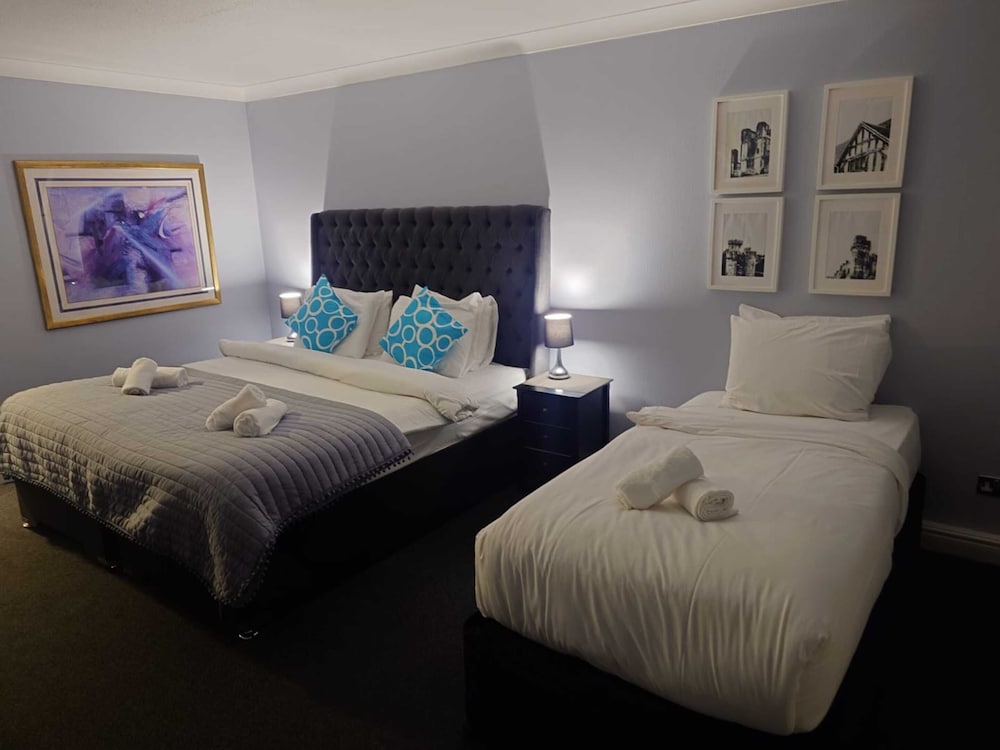 Family Room, Multiple Beds (Family)