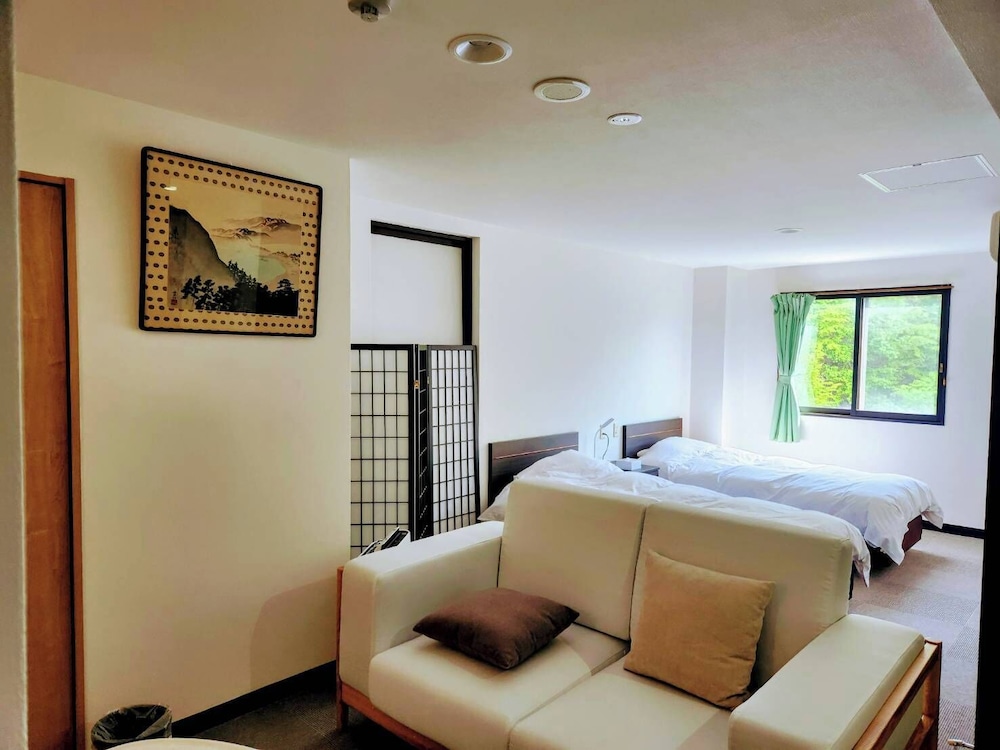 Twin Room with Tatami Area - with Lake View [Upper Floors] Non Smoking