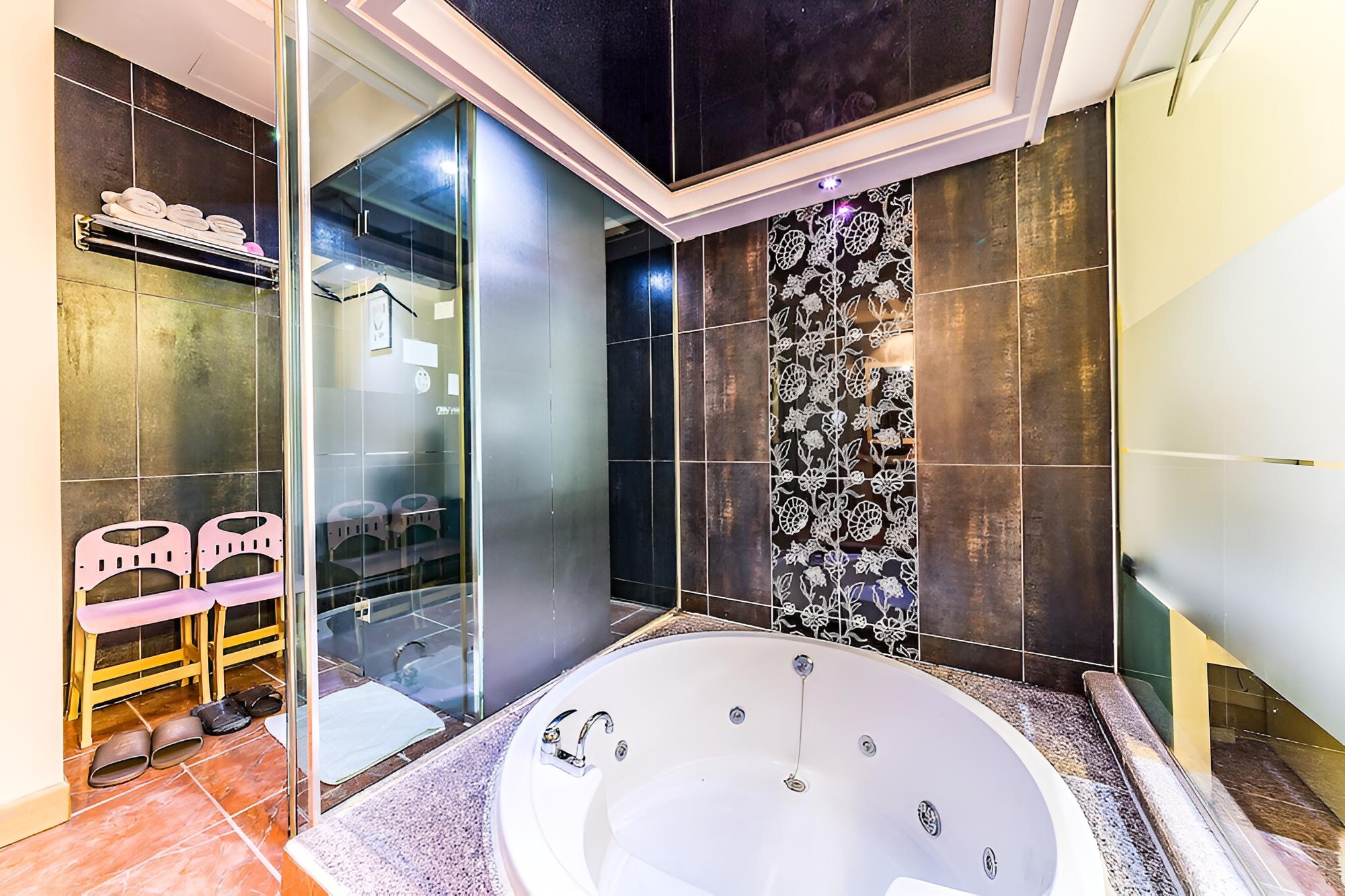 Room (Special room (round bathtub Netflix a) - Photo 9